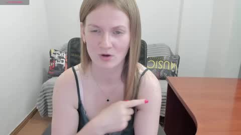 Snapshot of sweet_melody_of_ur_heart chatting on 05.24.26 Mila online show from 05.24.26