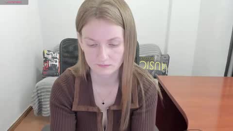 Snapshot of sweet_melody_of_ur_heart chatting on 05.27.26 Mila online show from 05.27.26