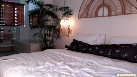 Snapshot of sweet_moan chatting on 02.01.25 Dana online show from 02.01.25