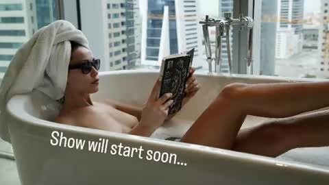 Snapshot of sweet_moan chatting on 06.12.26 Dana online show from 06.12.26
