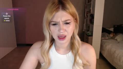 Snapshot of sweet_nicole_333 chatting on 11.05.25 sweet_nicole_333 online show from 11.05.25