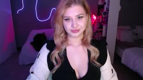 sweet_nicole_333 online show from 05.17.26
