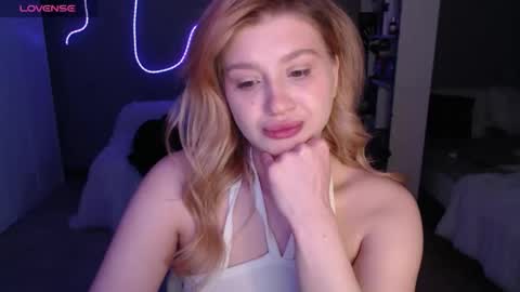 Snapshot of sweet_nicole_333 chatting on 05.28.26 sweet_nicole_333 online show from 05.28.26