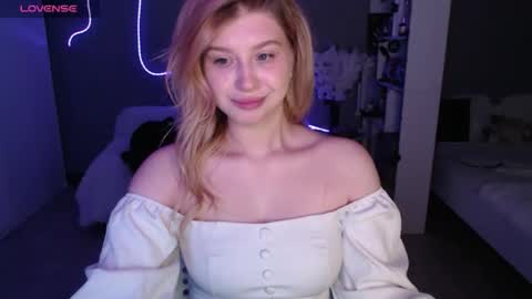 Snapshot of sweet_nicole_333 chatting on 05.29.26 sweet_nicole_333 online show from 05.29.26
