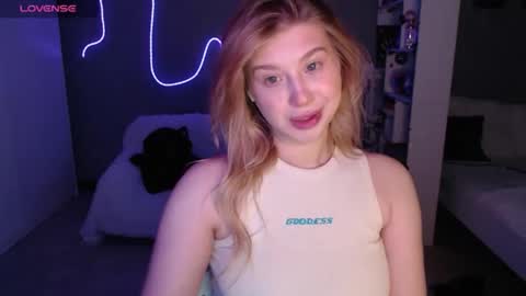 Snapshot of sweet_nicole_333 chatting on 06.05.26 sweet_nicole_333 online show from 06.05.26
