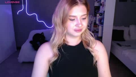 Snapshot of sweet_nicole_333 chatting on 06.12.26 sweet_nicole_333 online show from 06.12.26