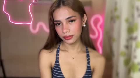 Snapshot of sweet_nikki03 chatting on 09.24.25 sweet_nikki03 online show from 09.24.25