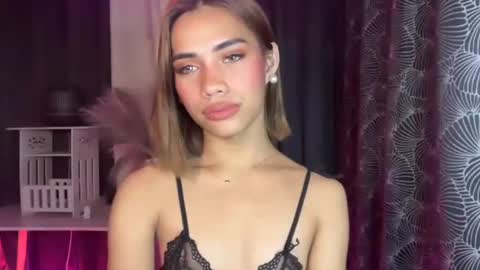 Snapshot of sweet_nikki03 chatting on 10.22.25 sweet_nikki03 online show from 10.22.25