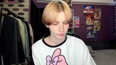Snapshot of sweet_peach__ chatting on 06.14.26 kira online show from 06.14.26