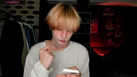 Snapshot of sweet_peach__ chatting on 06.29.26 kira online show from 06.29.26