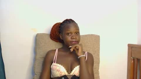 Snapshot of sweet_peachiee chatting on 05.15.26 sweet peachy online show from 05.15.26
