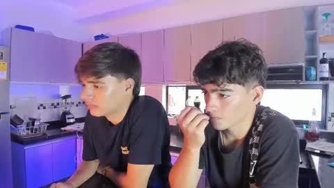 Snapshot of sweet_petter chatting on 09.27.25 Petter online show from 09.27.25