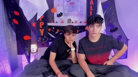 Snapshot of sweet_petter chatting on 10.25.25 Petter online show from 10.25.25