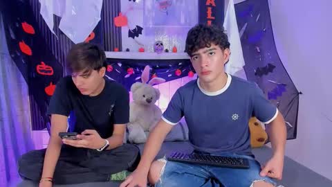 Snapshot of sweet_petter chatting on 10.26.25 Petter online show from 10.26.25