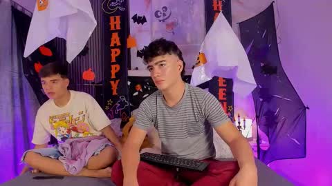 Snapshot of sweet_petter chatting on 10.29.25 Petter online show from 10.29.25