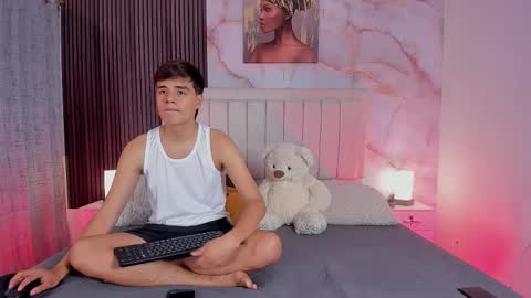 Snapshot of sweet_petter chatting on 11.06.25 Petter online show from 11.06.25