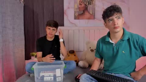 Snapshot of sweet_petter chatting on 11.15.25 Petter online show from 11.15.25