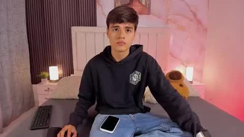 Snapshot of sweet_petter chatting on 11.30.25 Petter online show from 11.30.25