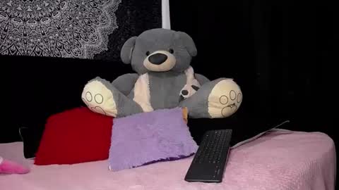 Snapshot of sweet_poisson_ chatting on 02.03.25 MONIK online show from 02.03.25
