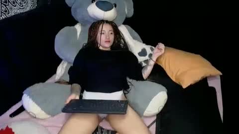 Snapshot of sweet_poisson_ chatting on 02.05.25 MONIK online show from 02.05.25