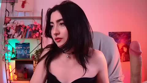 Snapshot of sweet_shena chatting on 05.18.26 Shena online show from 05.18.26