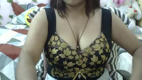 Snapshot of sweet_shivani chatting on 10.05.25 sweet_shivani online show from 10.05.25