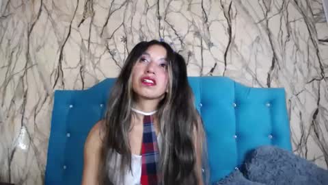 Snapshot of sweet_skylove_ chatting on 01.04.25 Adriana online show from 01.04.25