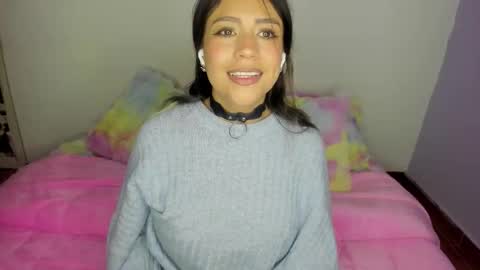 Snapshot of sweet_stephaniee chatting on 10.22.25              online show from 10.22.25