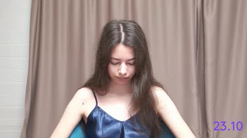 Snapshot of sweet_sweet_angel chatting on 10.23.25 Angel online show from 10.23.25