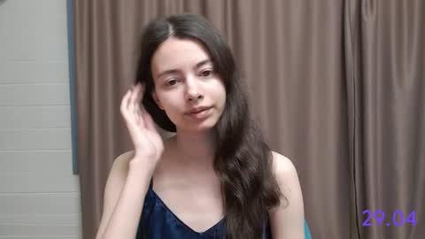 Snapshot of sweet_sweet_angel chatting on 04.29.26 Angel online show from 04.29.26