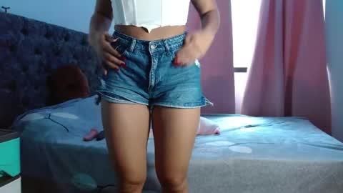 Snapshot of sweet_temptation5 chatting on 05.21.26 Laura Lombardi online show from 05.21.26