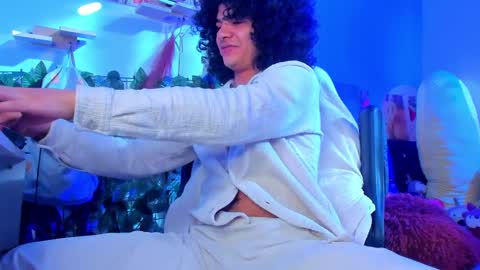 Steven independent model online show from 01.17.25