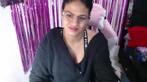Snapshot of sweetalmaa chatting on 06.11.26 Alma online show from 06.11.26