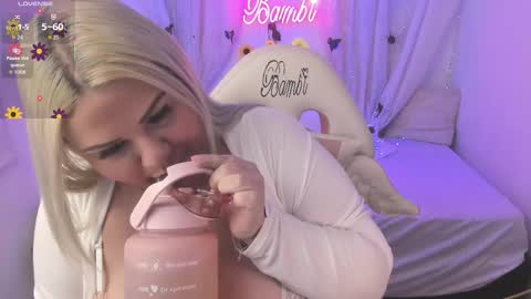 Snapshot of sweetbambi19 chatting on 09.22.25 Andrea  online show from 09.22.25