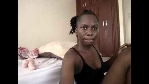 Snapshot of sweetbee018 chatting on 02.05.26 Lunargirl online show from 02.05.26