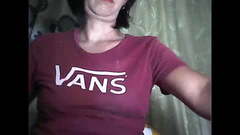 Snapshot of sweetbella24 chatting on 05.16.26 im anne online show from 05.16.26