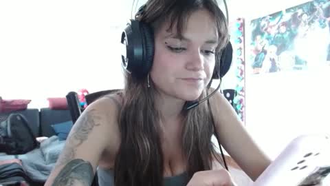 Snapshot of sweetbella_444 chatting on 09.22.25 Bella online show from 09.22.25