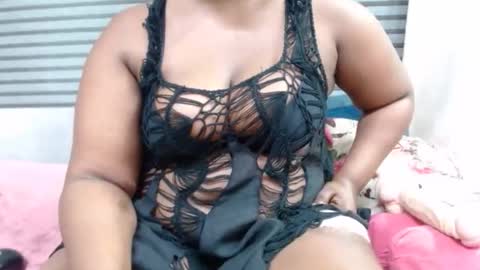 Snapshot of sweetcandypussy25 chatting on 02.10.26 queen online show from 02.10.26