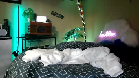 Snapshot of sweetcarimilla83 chatting on 12.17.25 Jillian online show from 12.17.25