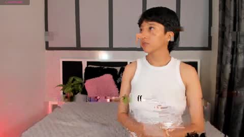 Snapshot of sweetcoupple chatting on 05.05.26 Eva Short hair girl - Victoria Long red hair online show from 05.05.26