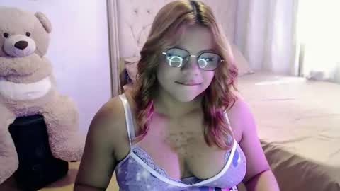 Snapshot of sweetcristalh chatting on 11.14.25 Cristal online show from 11.14.25