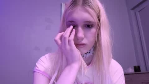 Snapshot of sweetcrystalll chatting on 06.23.26 sweetcrystalll online show from 06.23.26