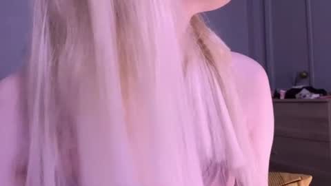Snapshot of sweetcrystalll chatting on 07.17.26 sweetcrystalll online show from 07.17.26