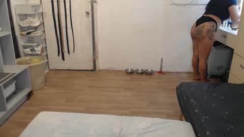 Snapshot of sweetcuteangel chatting on 02.21.25 angel 3 online show from 02.21.25