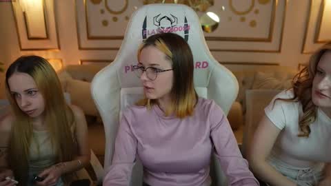 Snapshot of sweetdesiree_ chatting on 10.05.25 Amelia online show from 10.05.25