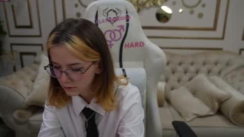 Snapshot of sweetdesiree_ chatting on 10.11.25 Amelia online show from 10.11.25