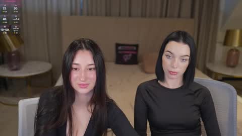 Snapshot of sweetdesiree_ chatting on 11.25.25 Amelia online show from 11.25.25