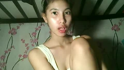 Snapshot of sweetdimple69 chatting on 10.27.25 sweetdimple69 online show from 10.27.25