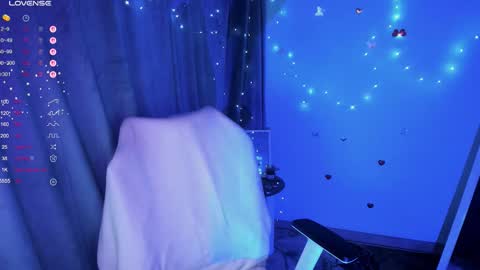 Snapshot of sweetfoyou chatting on 12.22.25 sweetfoyou online show from 12.22.25