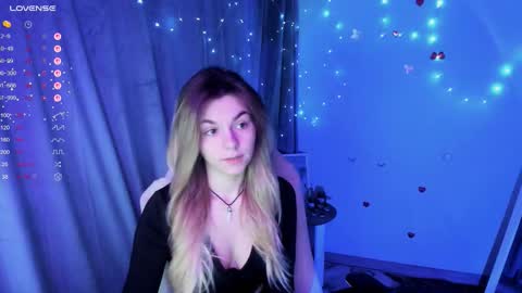 Snapshot of sweetfoyou chatting on 12.23.25 sweetfoyou online show from 12.23.25